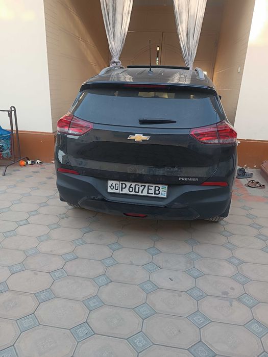 Chevrolet Tracker 2 qora