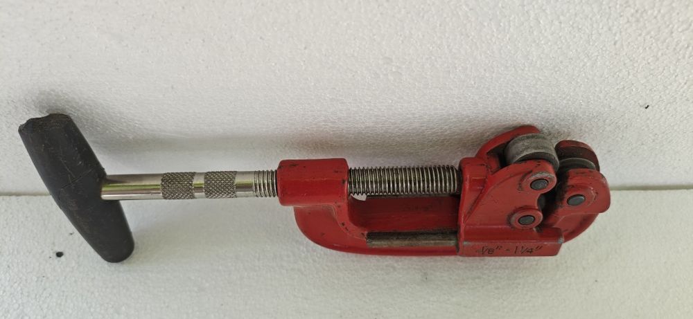 Tăietor țevi profesional Super-Ego No. 701 (1/8" - 1 1/4")