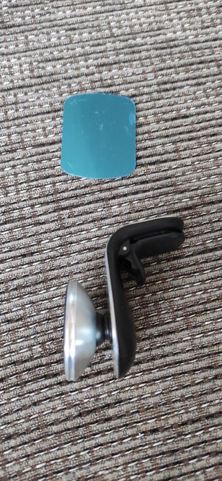 Магнитен държач за кола