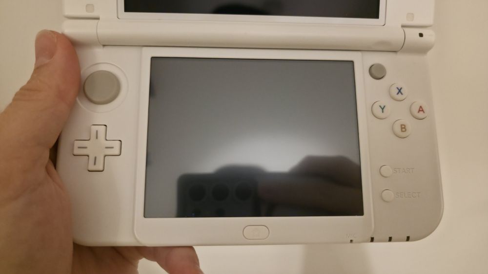 New Nintendo 3DS XL, Modat,2000 jocuri, 21-în-1, gata de jo