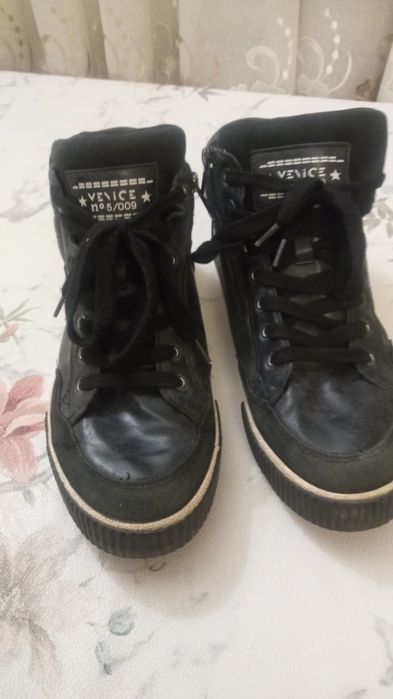 Спортивные ботинки б/у