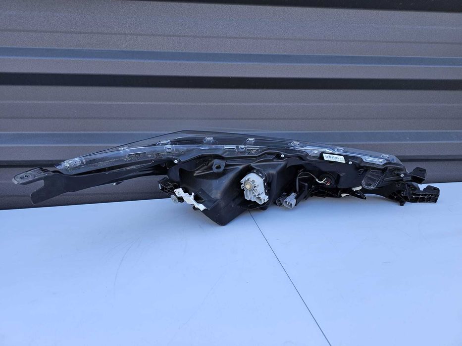 Far stanga Toyota Corolla după 2019 cod 81150-02L70-00