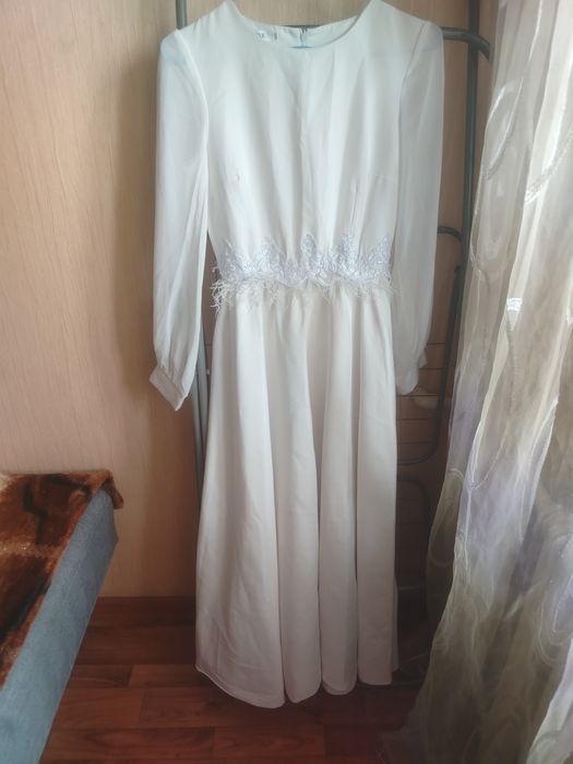 Продам платье белое