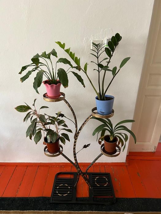 Подставка (для цветов) Гүлге темірден жасалған