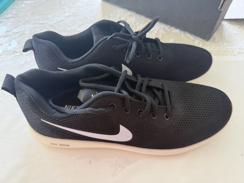 Продам кроссовки Nike