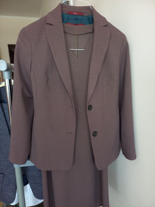 Продам женский костюм