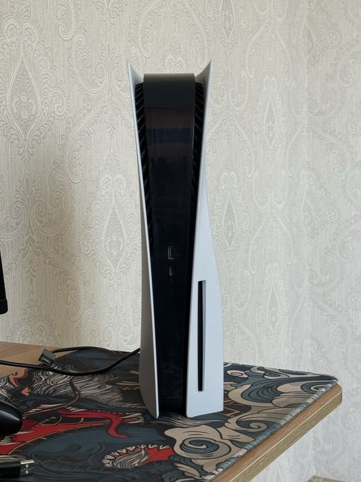 playstation 5 с играми и с джойстиками