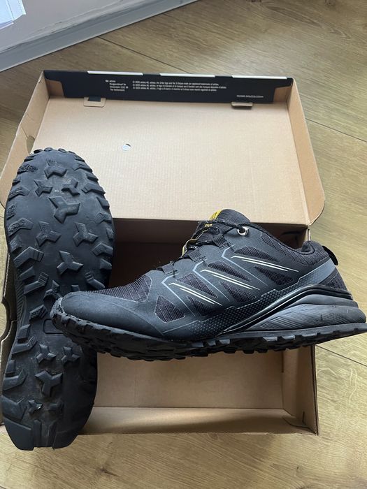 Pantofi trail running Umbro, mărime 44, stare bună