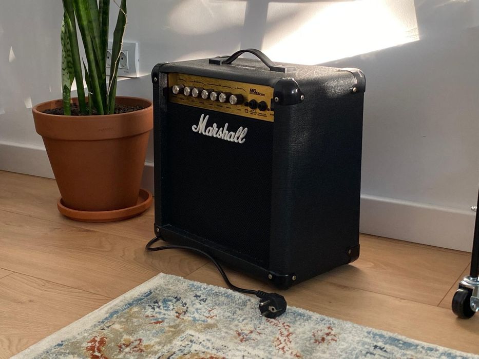 Vand amplificator pentru chitara electrica Marshall made in India.