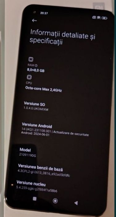 Xiaomi Unicat în România, cel mai subțire telefon dualSIM 5g alb