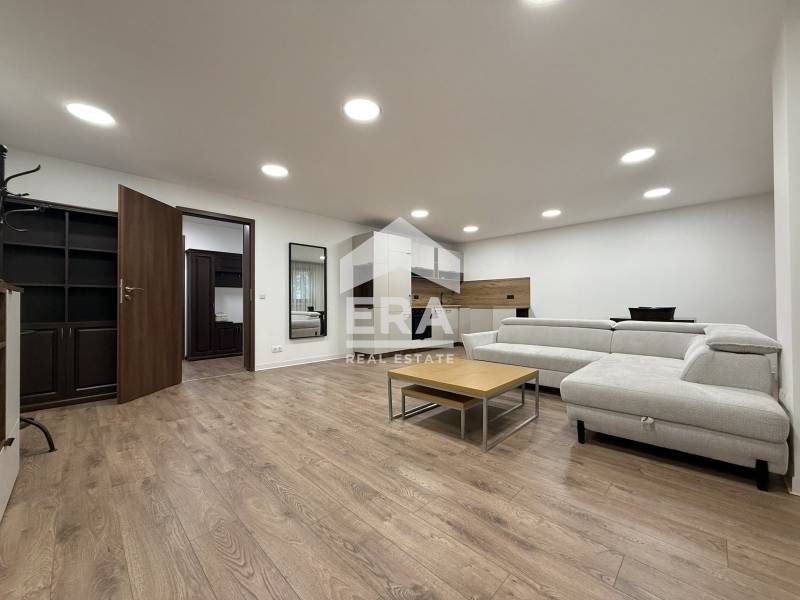 Дава се под наем Тристаен апартамент в София, Лозенец - 100 кв.м за 1495.83 € - Снимка #1