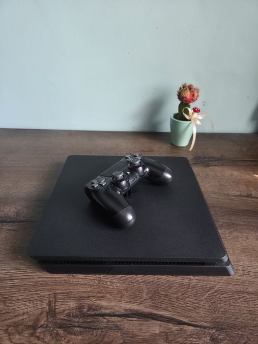 Playstation 4 Slim 1TB  + безплатна игра Mortal Kombat XL.