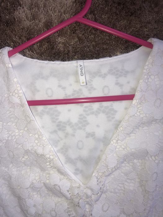 Дамска бяла тениска only