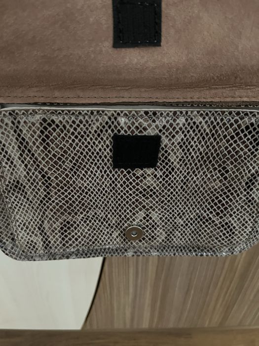 Дамска малка чанта,без забележки.