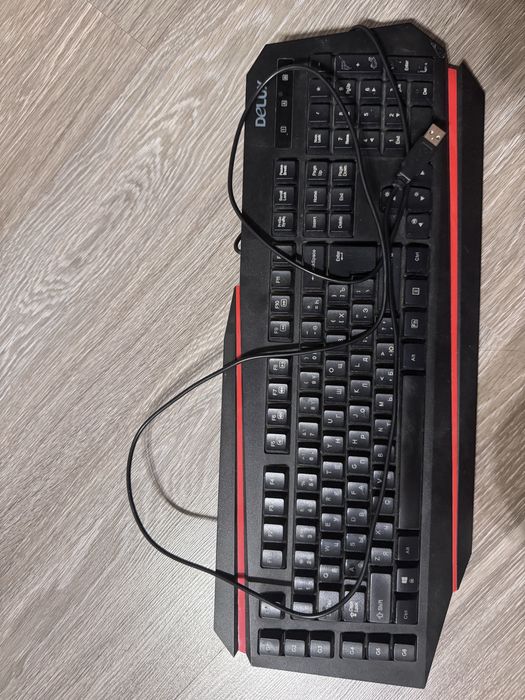 Продам  колонки, клавиатуру