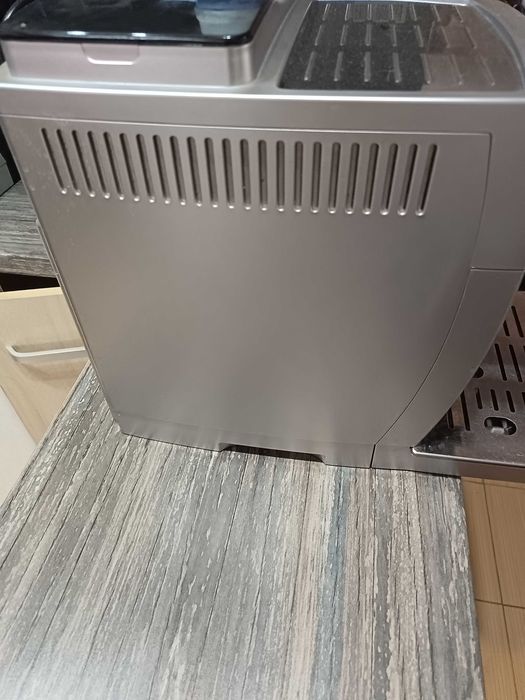 Продавам кафемашина DeLonghi ECAM (за ремонт или за части)