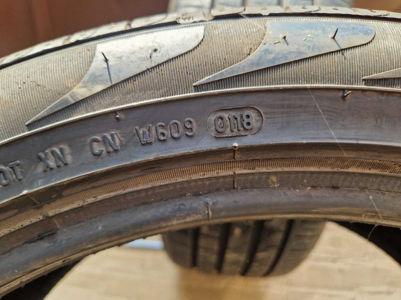 2 Pirelli R21 275/40
летни гуми 
DOT0118