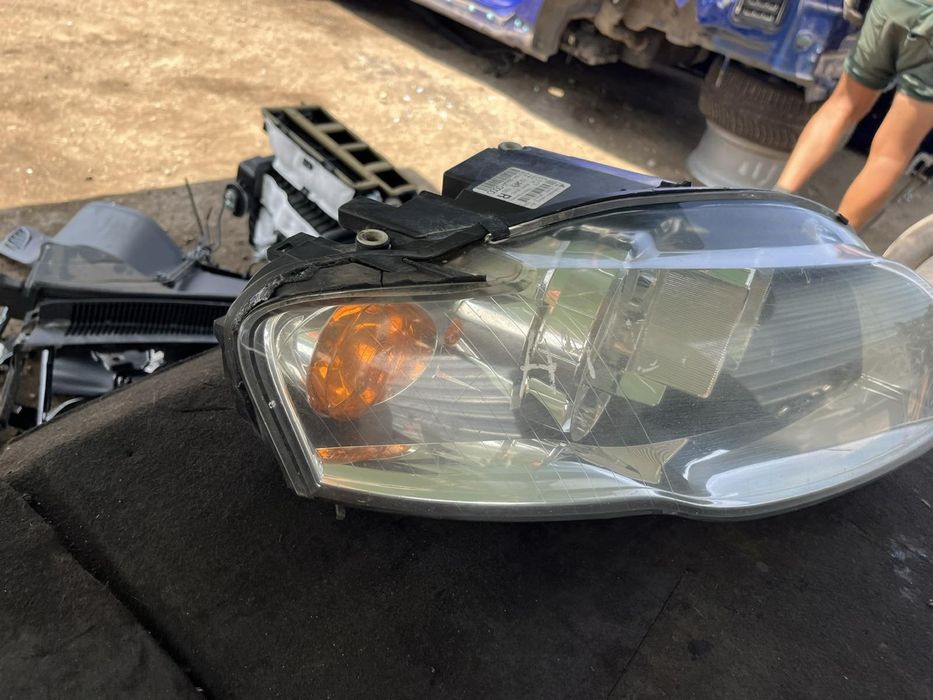 Обикновен фар Audi A4 B7 Ауди б7 оригинал 8e0941004  десен два броя