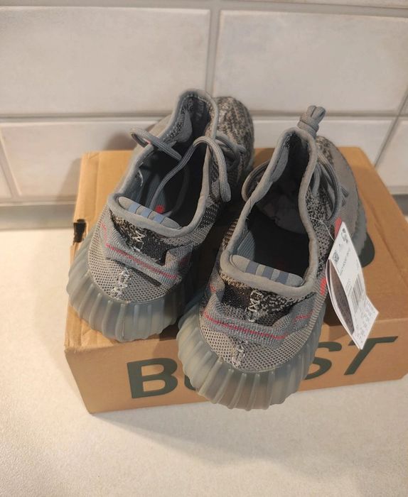 YEEZY BOOST 350 V2 grey red