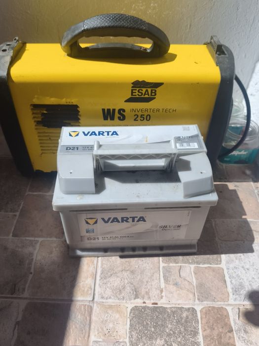 Vand generator aparat de sudura fara cabluri doar cel 220 si o baterie  varta nouă
