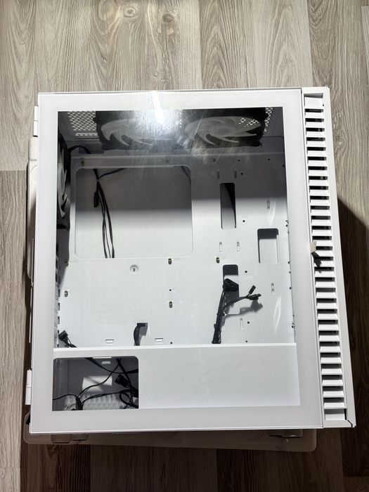 Kolink Observatory HF White Mid Tower- в отлично състояние