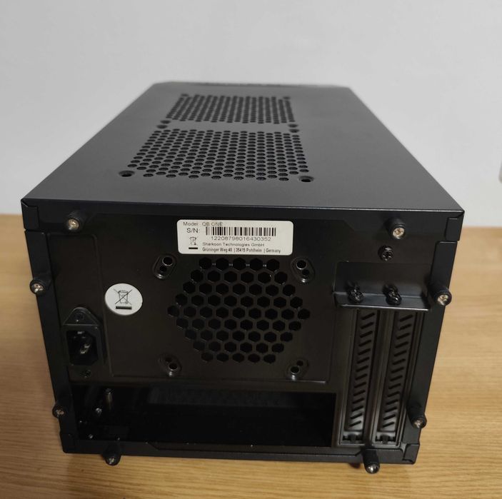Carcasa PC Sharkoon+Cadou cooler intel nou