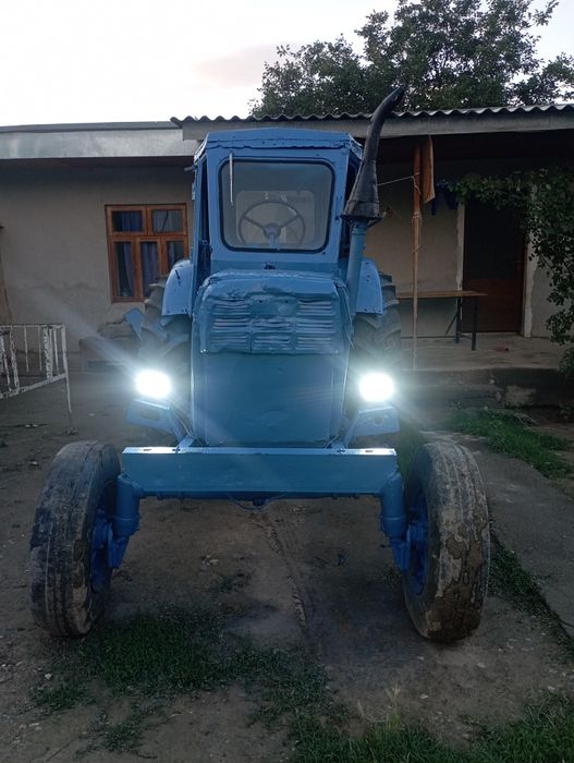 T-40 Traktor idiyal holatda