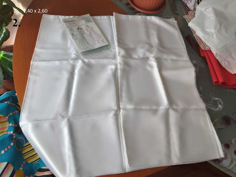 Платове, дантела, трико, габардин и др.