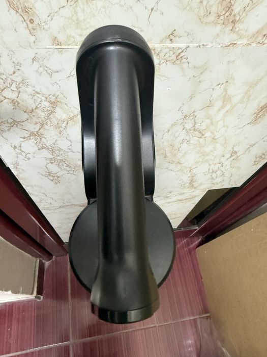 Вертикална прахосмукачка Hoover HF1