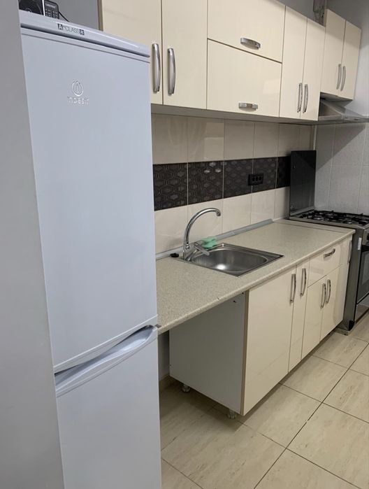 Inchiriez apartament