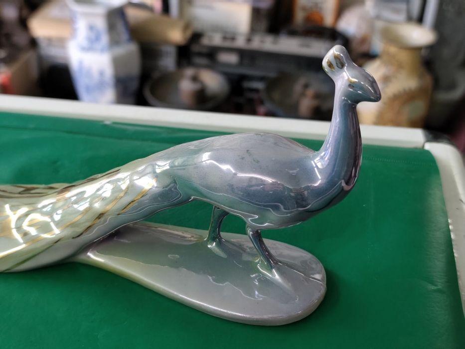 Българска порцеланова статуетка паун