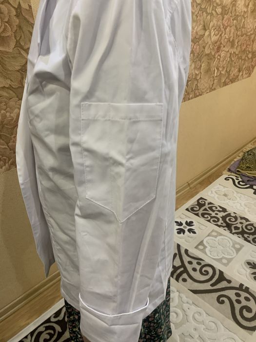 Продам белые халаты