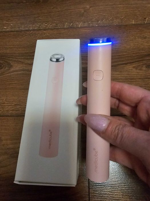 Medicube AGE-R Booster Pro Mini Pink уред за лице