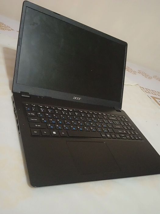 Noutbook qotmay ishlaydi, RAM 8GB, SSD 256GB,