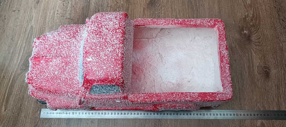 Mașină decorativă de Crăciun din fibră de sticlă – 56×26×26 cm