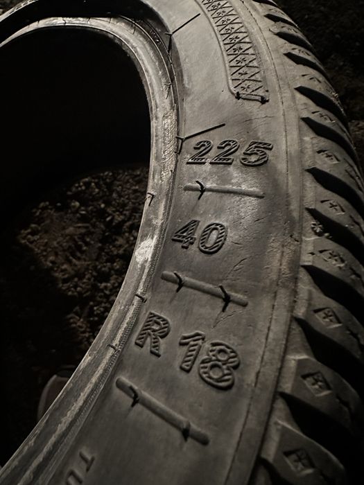 Шины 225/40R18 (2шт)