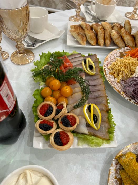 Тойға арналған стол, стульчик, ыдыстар сатылады.