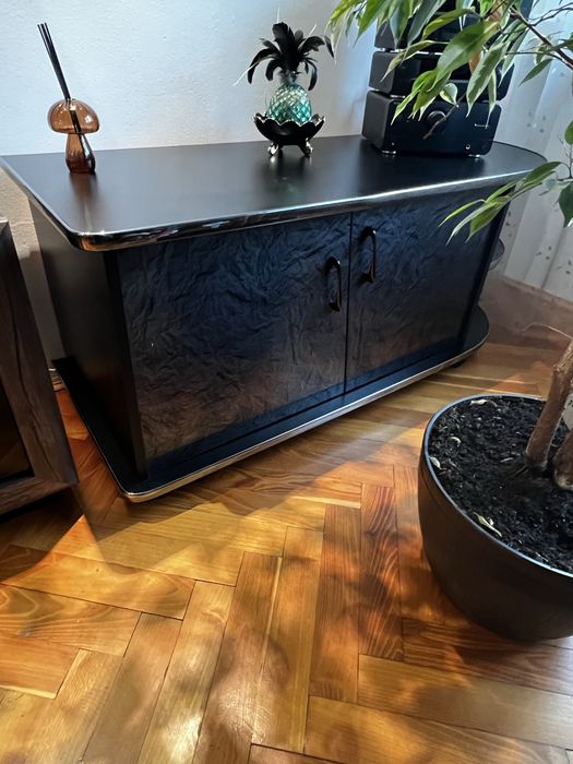 Doua corpuri pentru living