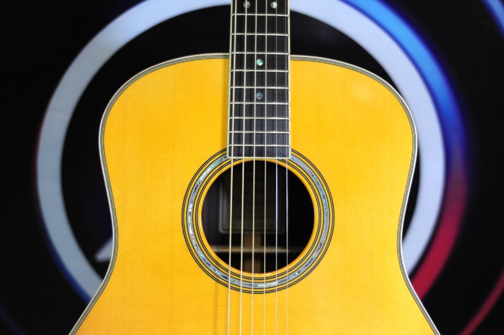 Гитара с необычным звучание YAMAHA Trans-Acoustic