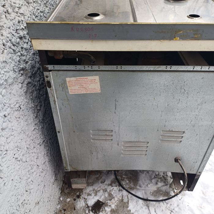 Продам газ плиту.