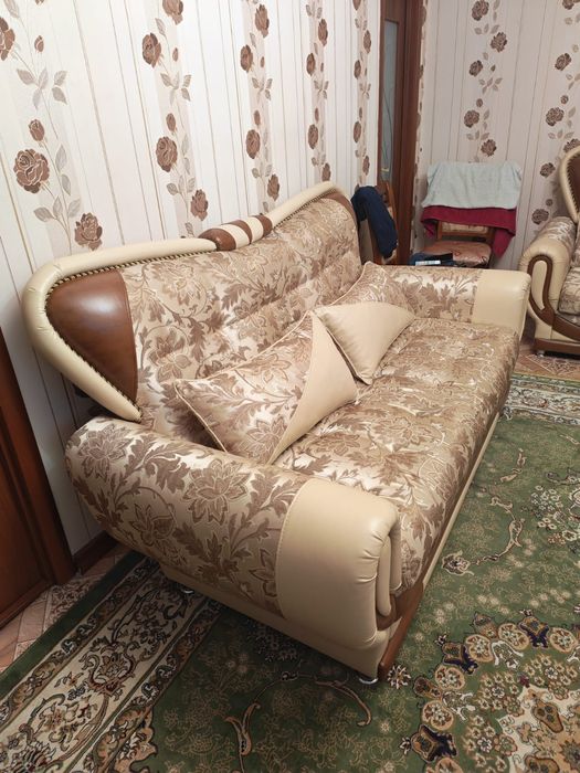 Продается диван три два один