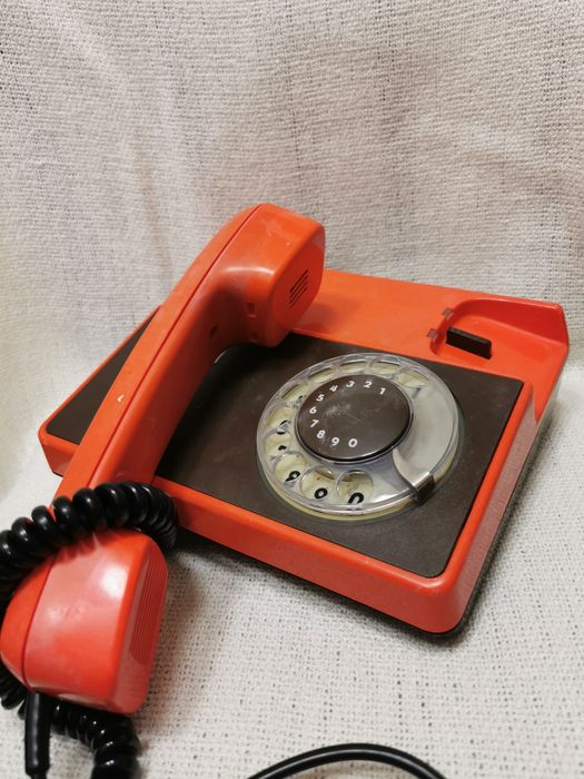 Телефон из СССР. Оранжевый.