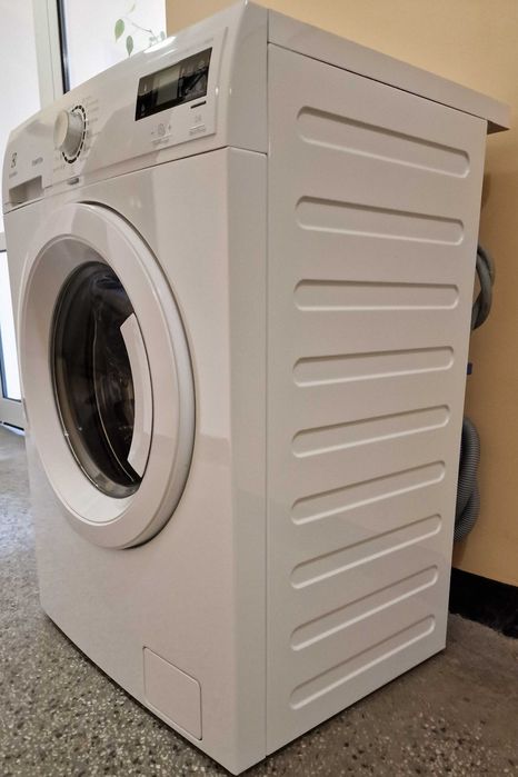 Пералня Electrolux - капацитет 7 kg; центрофуга 1200 оборота в минута