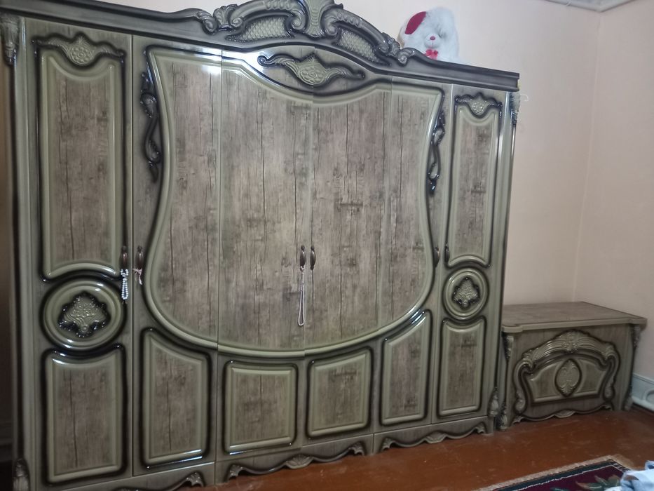 Mebel spalni shkaf