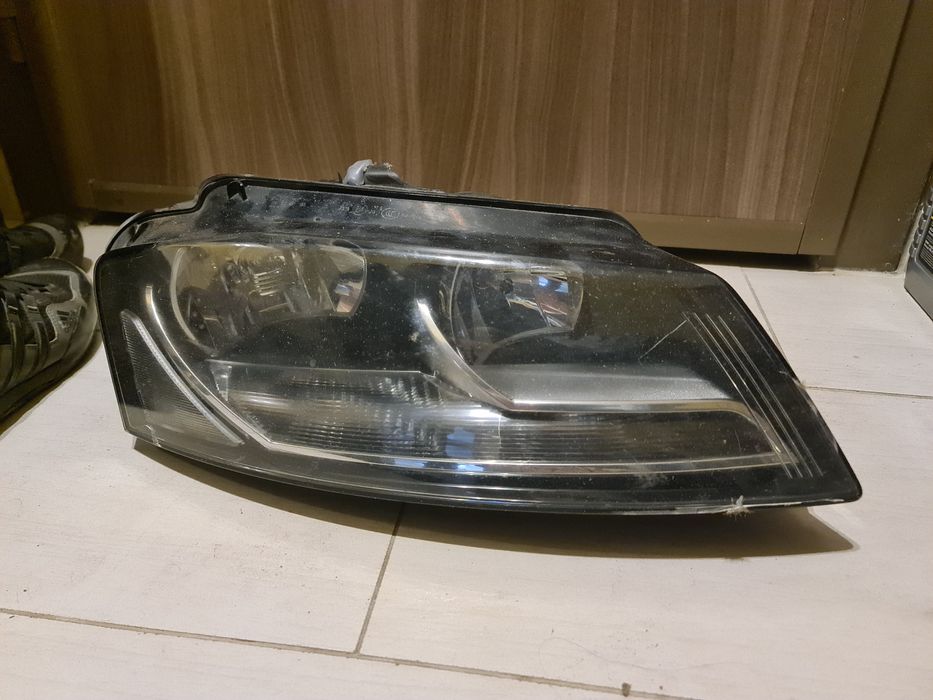 Десен фар  audi a3 2011