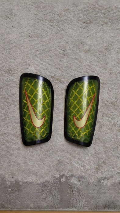 Щитки Nike для футбола