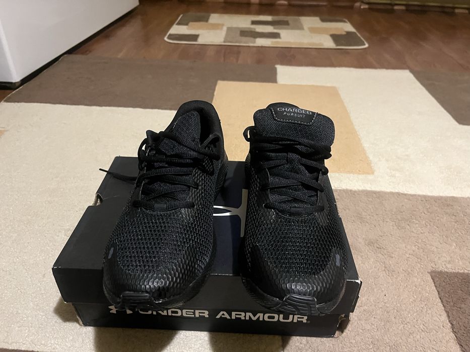 Adidasi Under Amour negri nr. 40.5