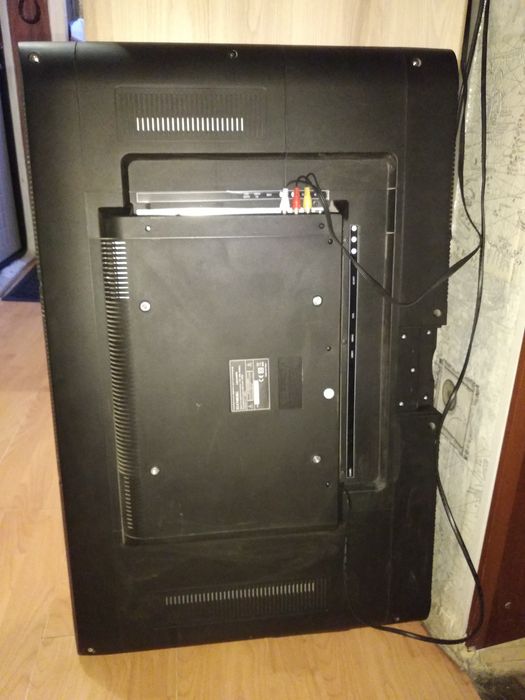 Телевизор Elenberg 82см диагональ экрана