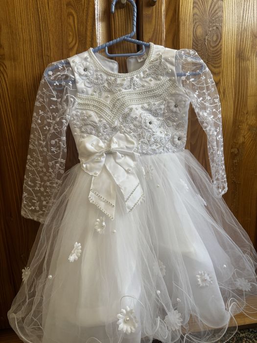 Нарядное белое платье 5-6 лет