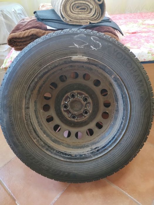 Vand cauciucuri suzuki vitara stare excelenta